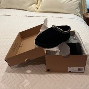 NEW Black UGG Slippers